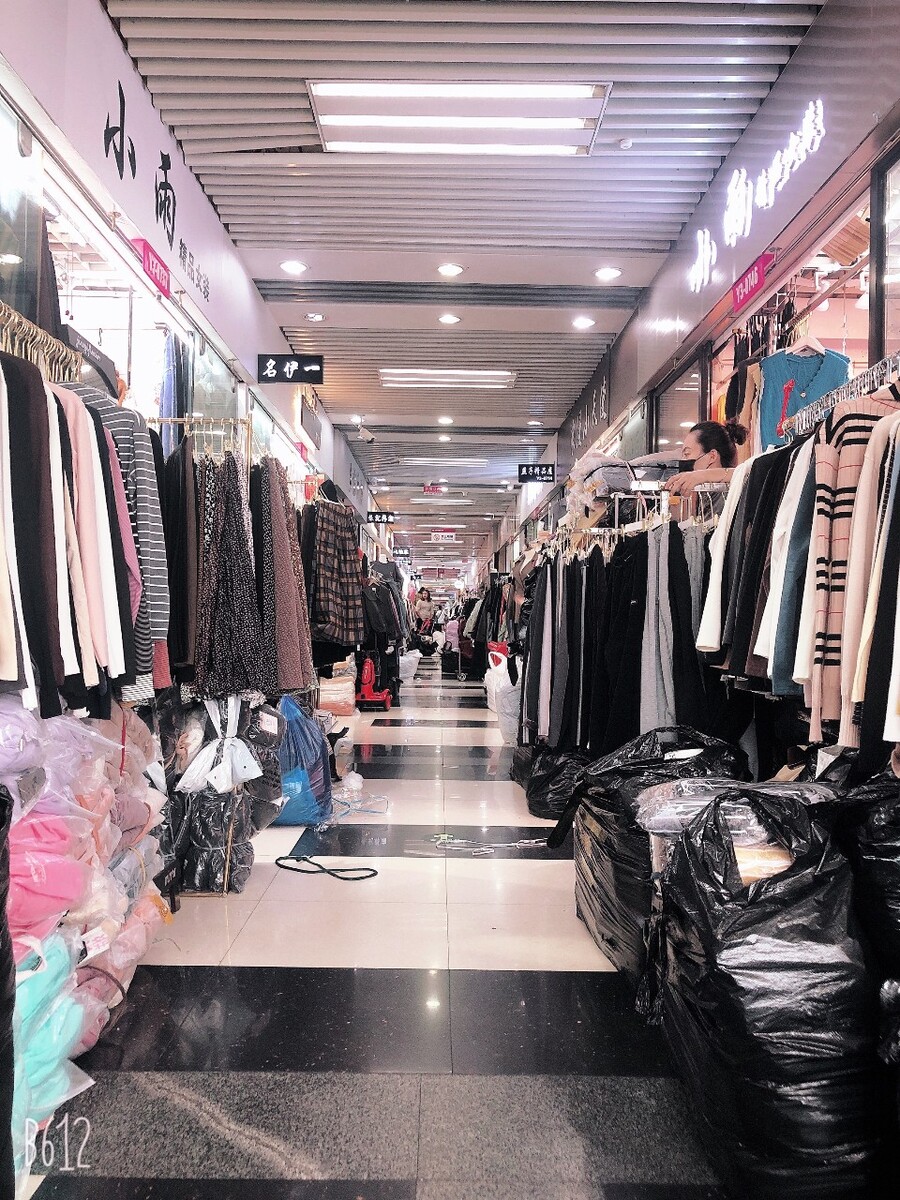 ¿Cómo encontrar los mejores proveedores de ropa en China?