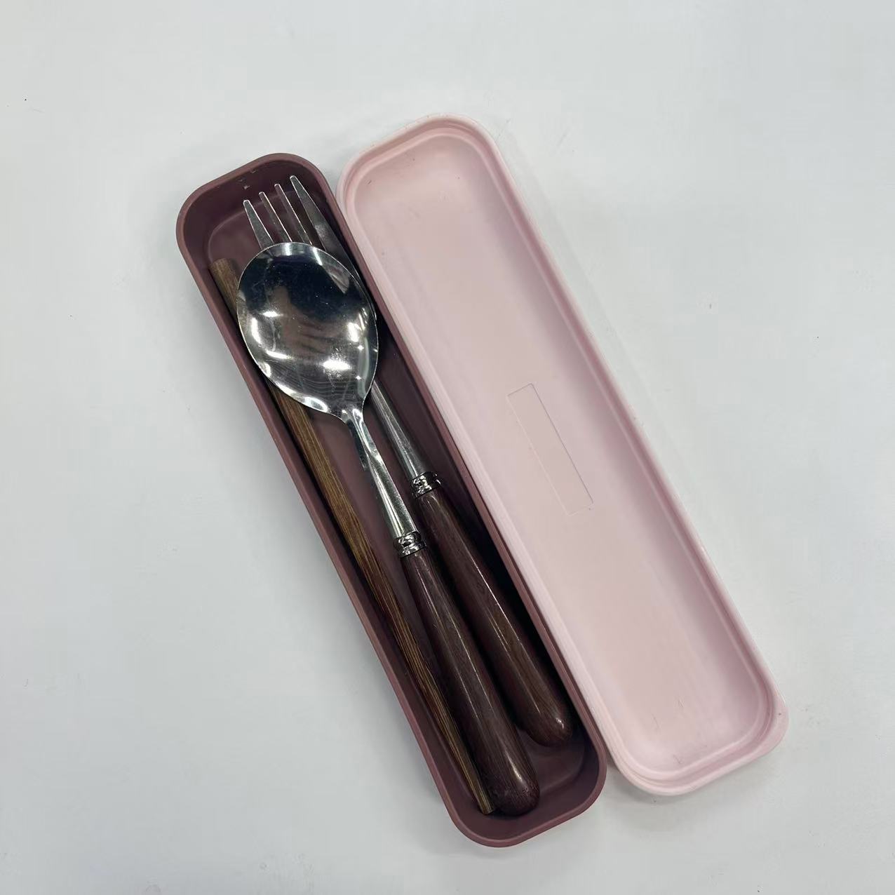 *1 tenedor *1 cuchara *1 cuchillo de mesa