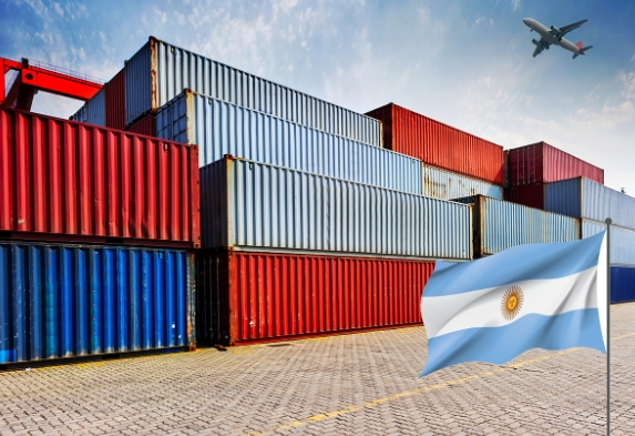¿Cuánto cuesta enviar un contenedor desde China a Argentina en 2025?