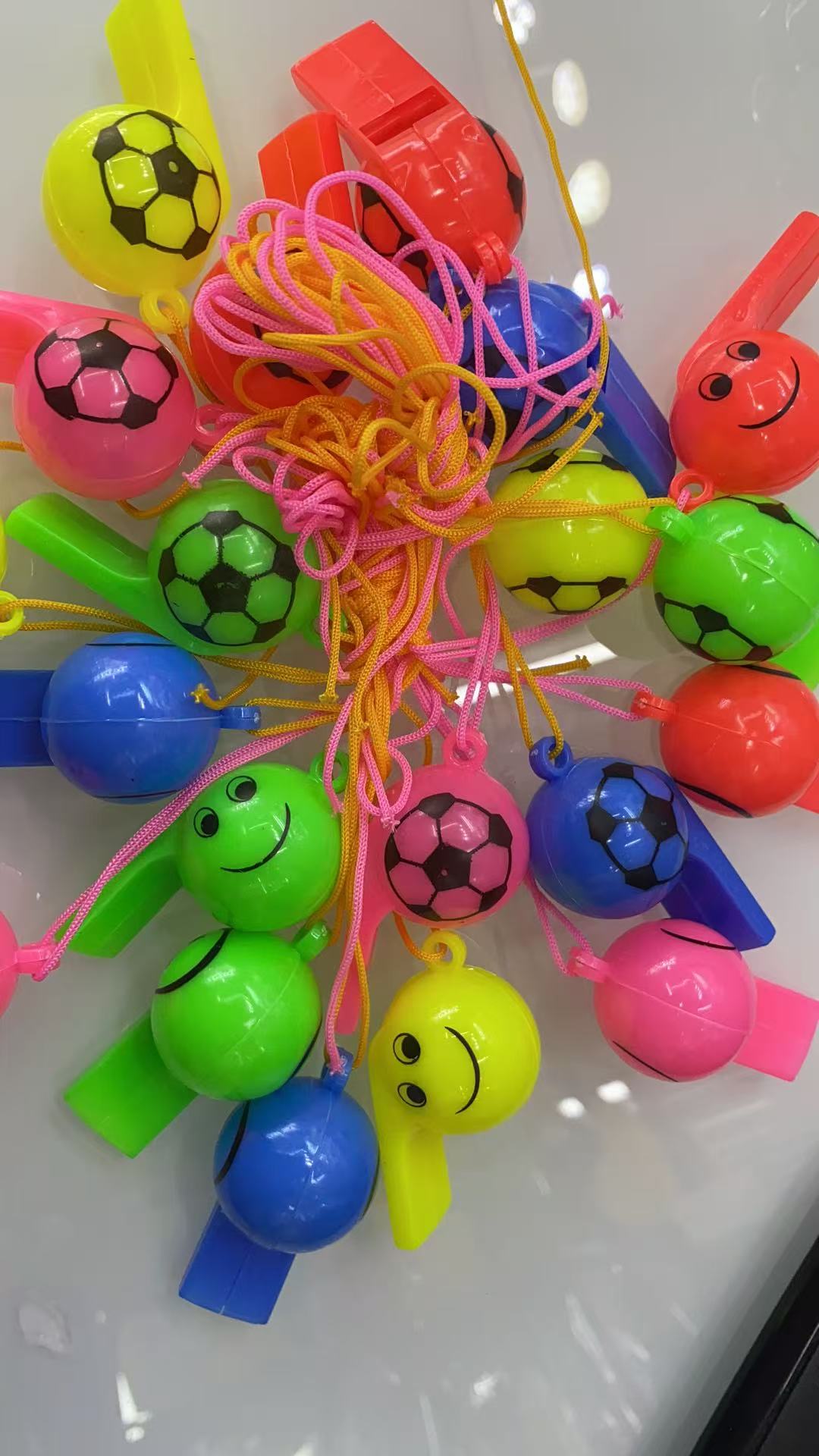 Silbato de fútbol con cuerda