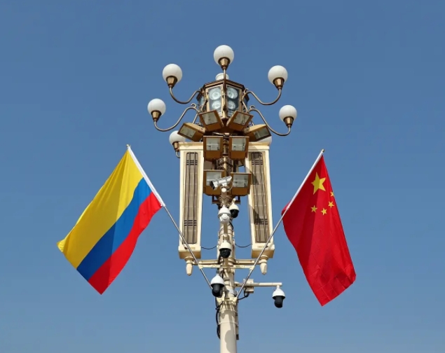 ¿Cuánto cuesta importar productos desde China a Colombia? — Análisis completo de los costos de importación 2025