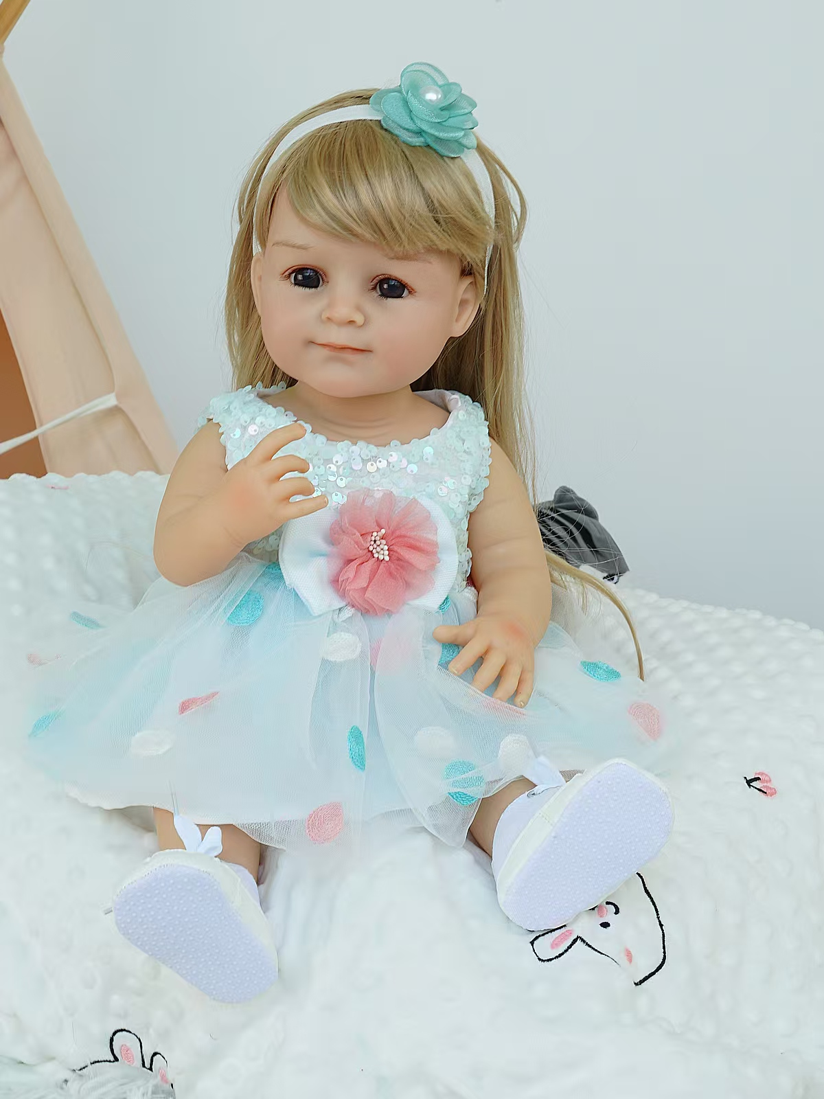 Muñeca reborn de 55 cm con diálogo de voz y sensor de gravedad