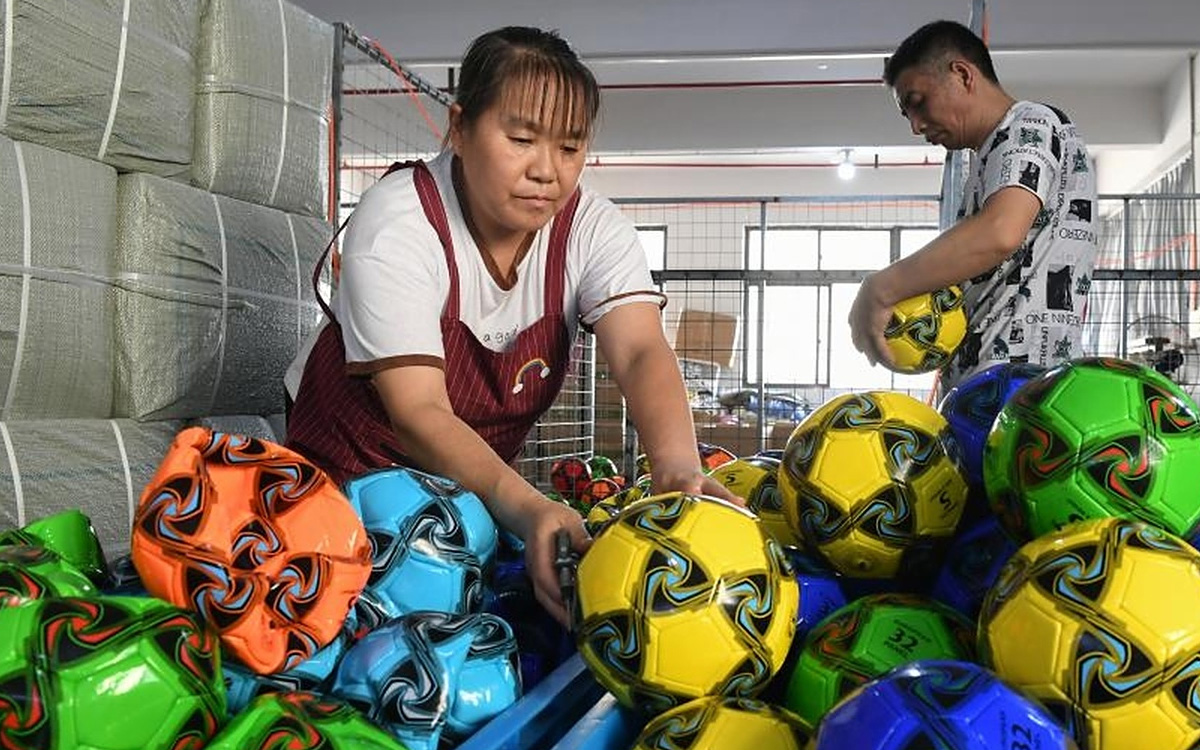 ¿Cuándo empezar a abastecer productos para el Mundial 2026? Tiempos ideales de importación según cada país