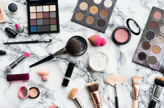 Cómo elegir un proveedor confiable de maquillaje en Alibaba y otras plataformas  Guía práctica para importadores: evita estafas y errores comunes