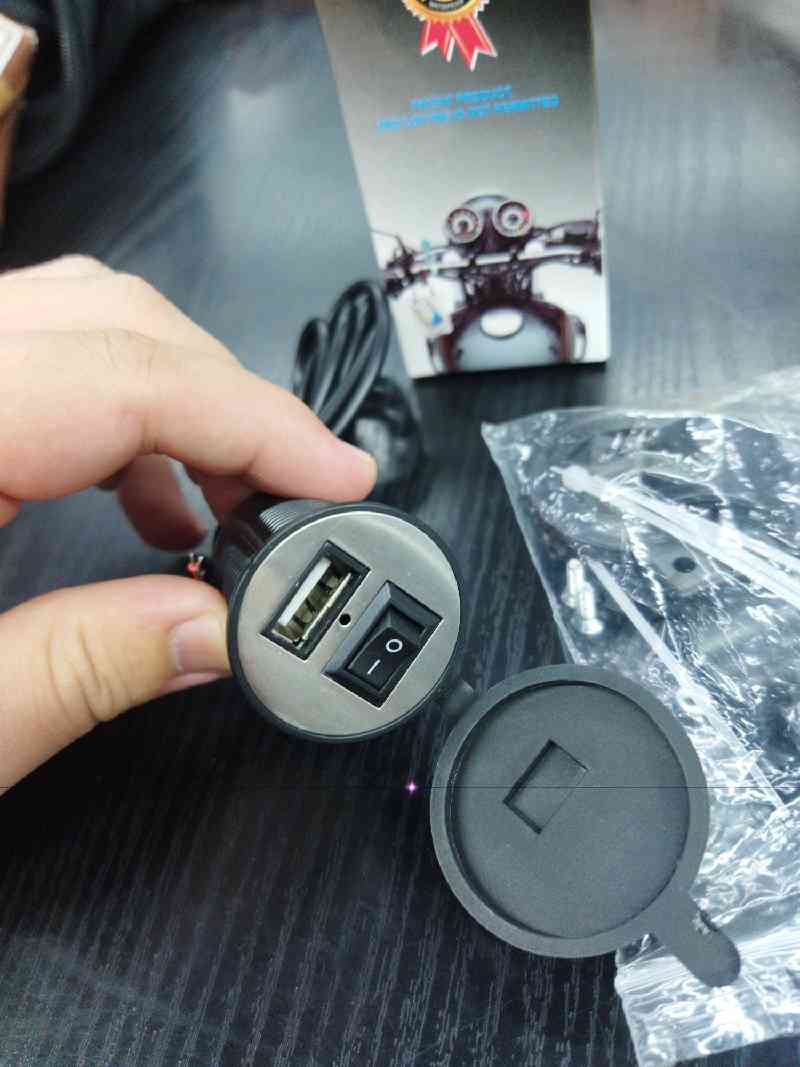 Cargador para motocicleta, caja de plástico, rojo, azul, negro, blanco y naranja