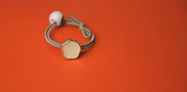 Cómo elegir proveedores confiables de coleteros y ligas para el cabello en China