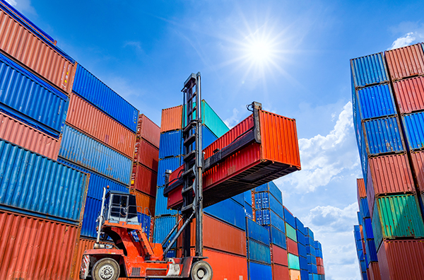 Cuánto mide un contenedor marítimo: tipos, dimensiones y usos en importación