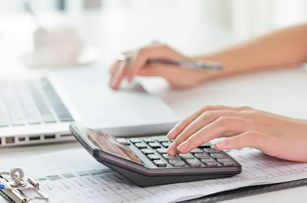 Regla de cálculo volumétrico de DHL: cómo afecta tus envíos desde China