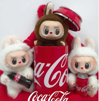 Labubu Coca Cola: qué es, precio y oportunidades de negocio en Latinoamérica