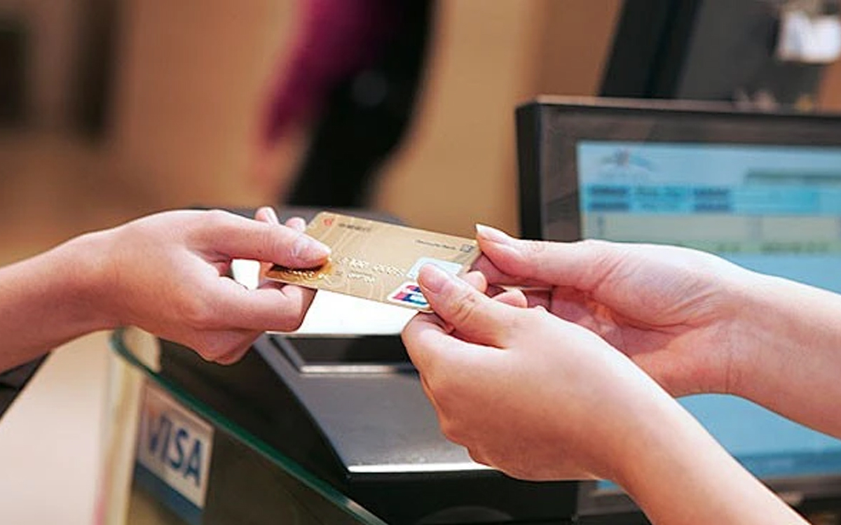 ¿A los proveedores chinos es mejor pagar en dólar o RMB? Consejos clave para importadores de Latinoamérica