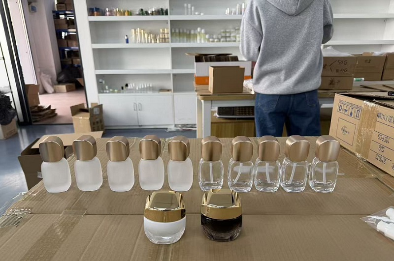 Top 10 Best Glass Cosmetic Bottle Manufacturers in China: OEM Glass Packaging Suppliers