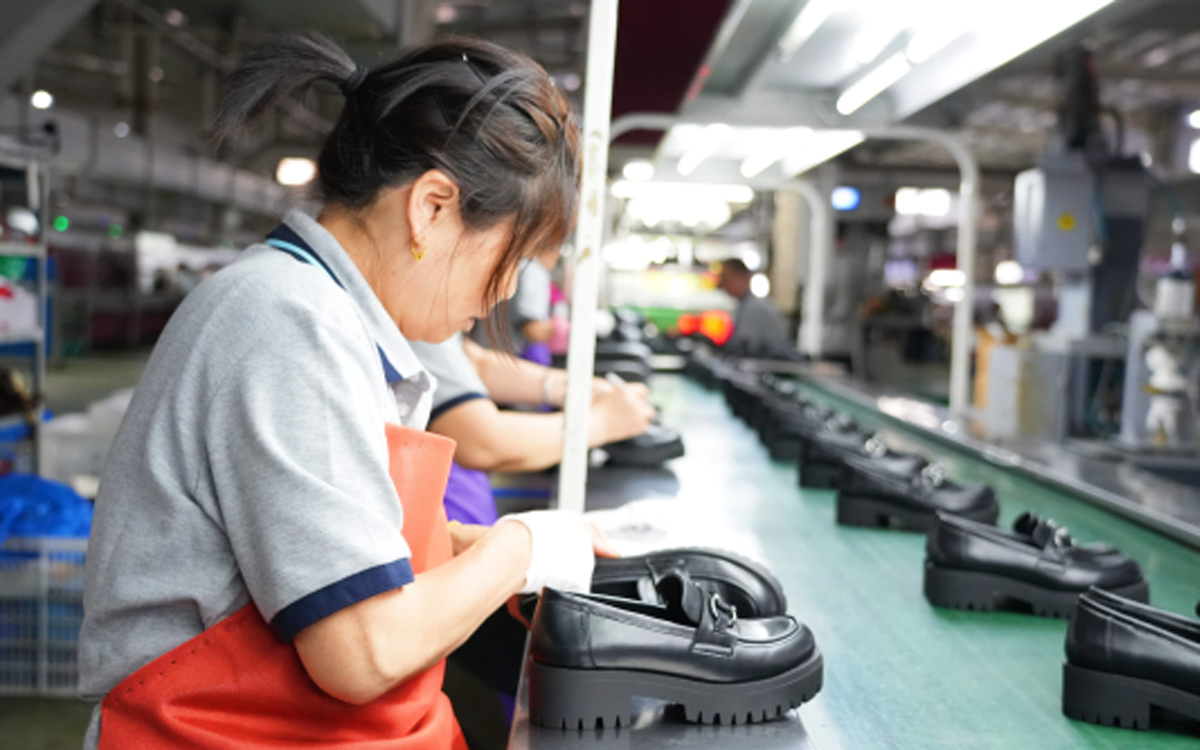 ¿Cómo encontrar fabricantes de calzado en China? Guía completa 2026 para importar zapatos y tenis