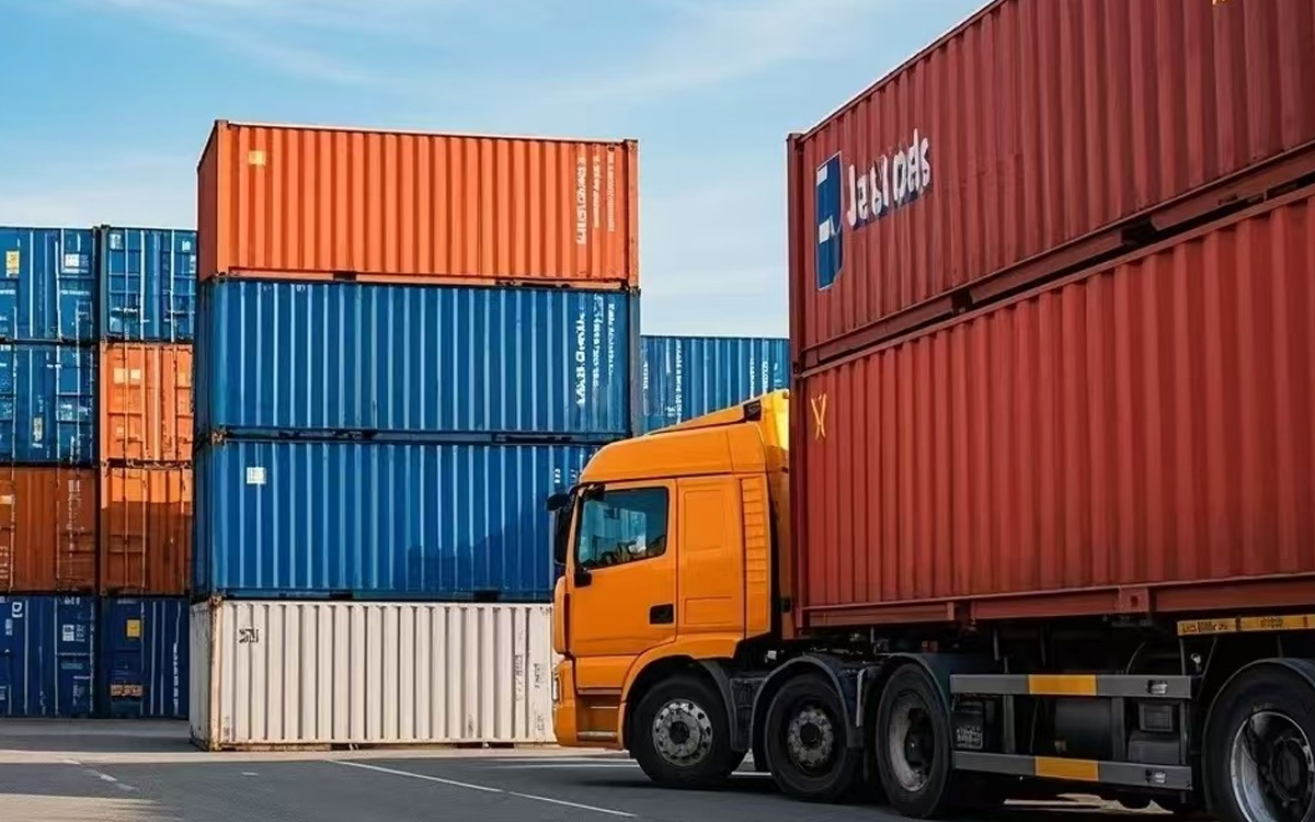 ¿Cómo importar desde China si no puedo llenar un contenedor completo?