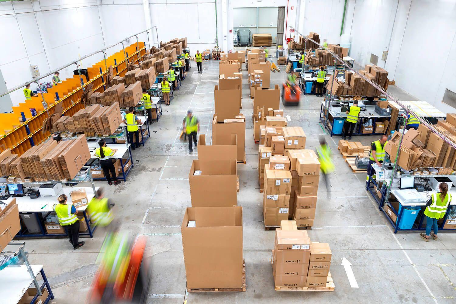 Cajas de cartón al por mayor: plataformas confiables vs proveedores directos