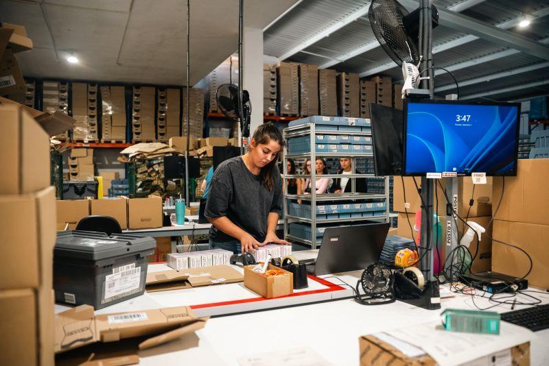 ¿Cuánto cuesta comprar maquillaje al por mayor desde China? Precios, MOQ y costos de importación