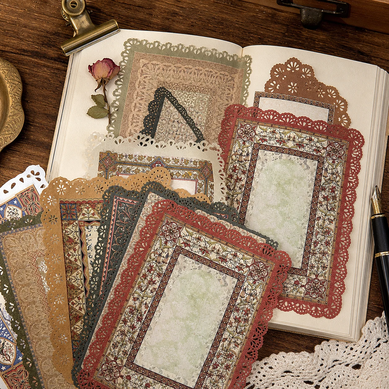 Papel Calado Vintage con Diseño Encaje para Scrapbooking image 1