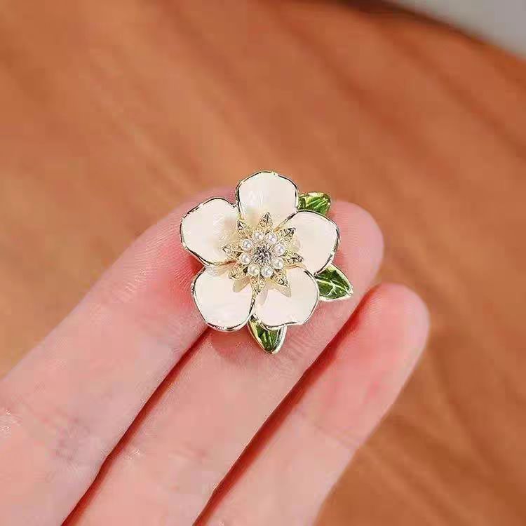 Broche de flor de gardenia francesa elegante, diseño de nicho versátil, hebilla antiexposición, ramillete de alta gama, accesorio de ropa