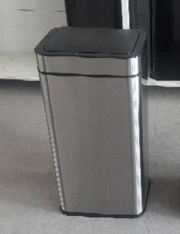 Bote de basura con sensor inteligente, de acero inoxidable, recargable, con pantalla de nivel de batería, capacidad de batería de 1500 mAh, zumbador sensible al tacto, función de encendido constante con un botón, función de apertura con movimiento de mano y pie, contenedor interior no incluido.